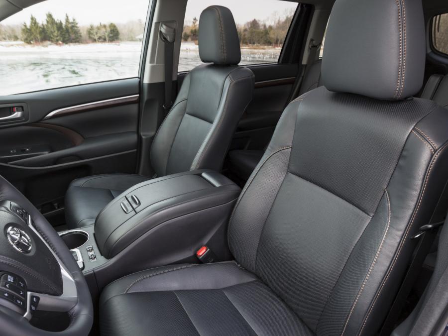  Toyota Highlander Hybrid 2013 года  (фото 18 из 21)